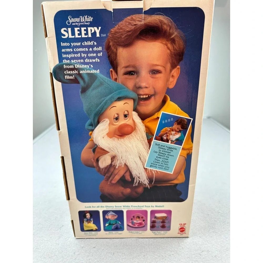 1993 Mattel‎ Disney Snow White Sleepy Dwarf Doll Eyes Close Sleeps Snores IN BOX